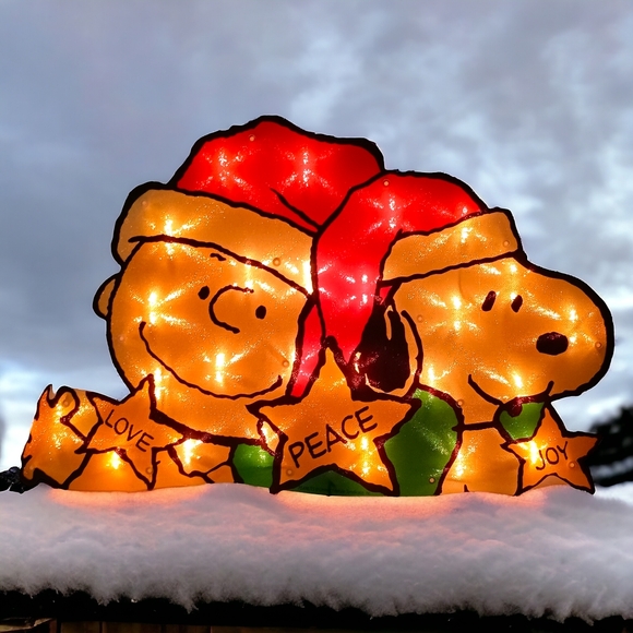 Peanuts Snoopy Charlie Brown Lighted Sculpture Christmas Window Decor Glittery. - Picture 9 of 12